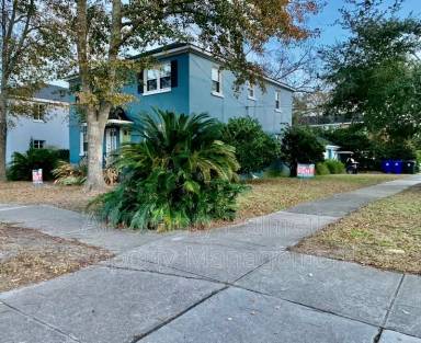Main picture of 213 Gordon St