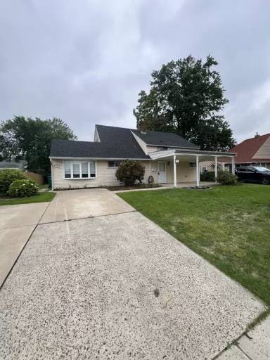Main picture of 19 Noblewood Ln
