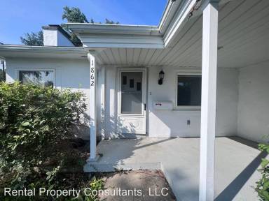 Main picture of 1862 Lake Michigan Dr NW