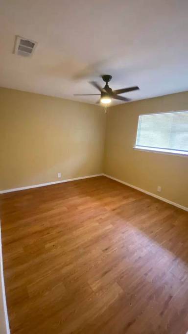 Main picture of 526 Towne House Ln