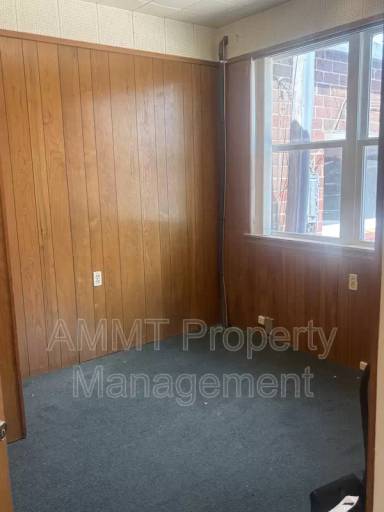 Main picture of 114 E 4th St