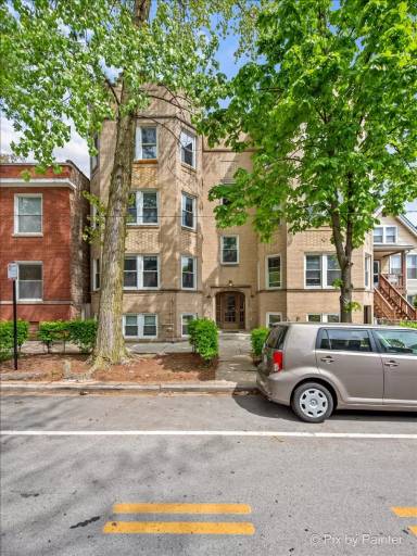 Main picture of 2252 W Winnemac Ave