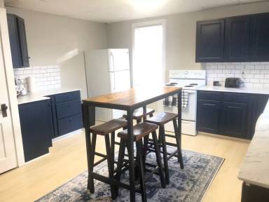 Main picture of 1002 N Center St
