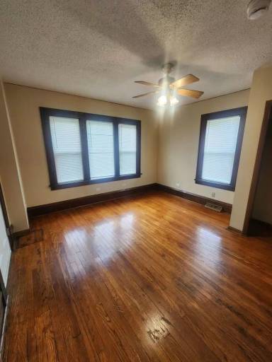 Main picture of 806 S Randolph St