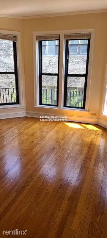 Main picture of 1248 W Addison St
