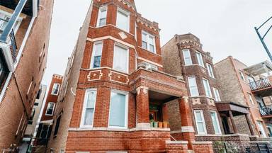 Main picture of 2334 W Augusta Blvd