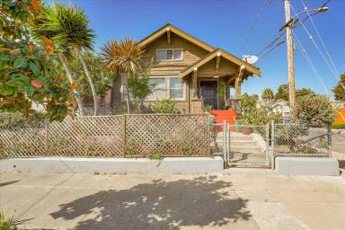 Main picture of 2861 Coolidge Ave