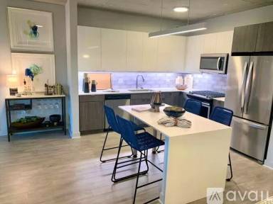 Main picture of 3556 N Clark St