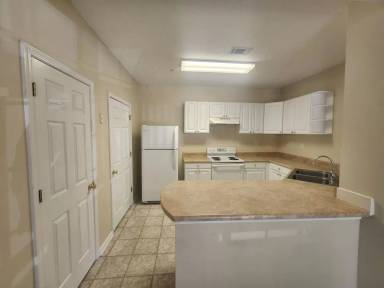Main picture of 140 Wexford Dr