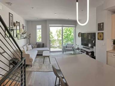 Main picture of 2350 Tremont Pl