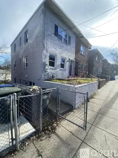 Main picture of 335 54th St NE