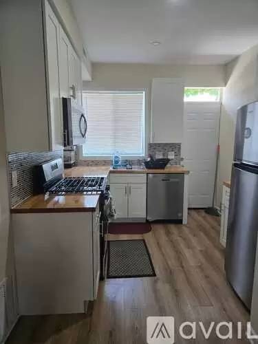 Main picture of 821 N Bradford St