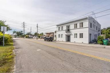 Main picture of 384 Tamiami Canal Rd