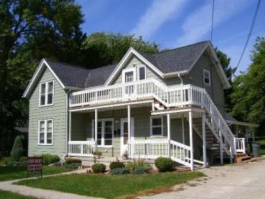 Main picture of 518 1/2 E Jackson St