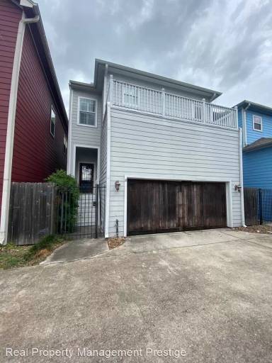 Main picture of 1109 W 15th 1/2 St
