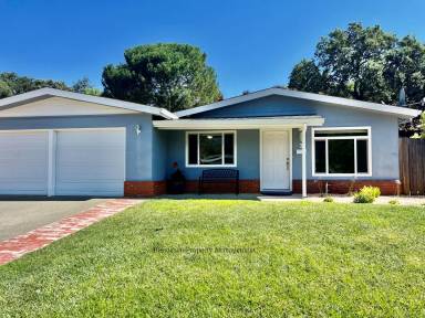 Main picture of 7 Nancy Dr