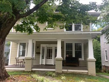 Main picture of 218 Tate St