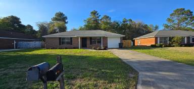 Main picture of 1475 Ben Gay Way