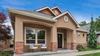 Main picture of 3721 W Catalpa Dr