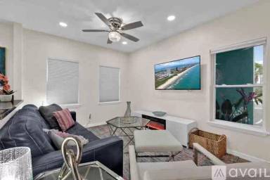 Main picture of 111 E Hibiscus St