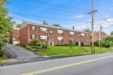 Main picture of River Edge Commons