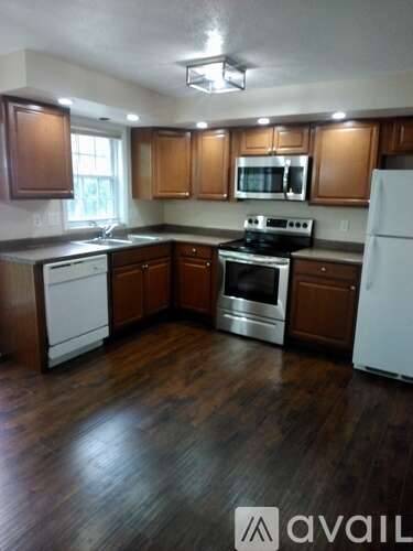 Main picture of 220 Parkwood Cir