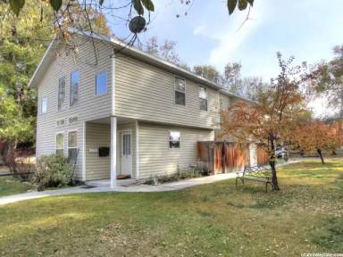 Main picture of 954 E Lowell Ave