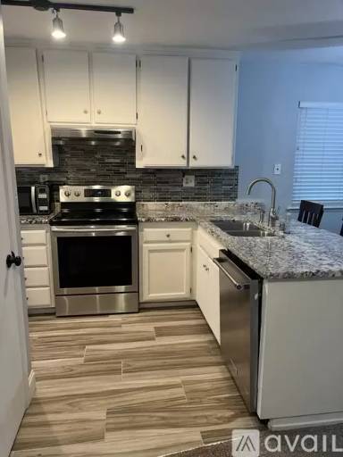 Main picture of 1700 Glenbrook Dr
