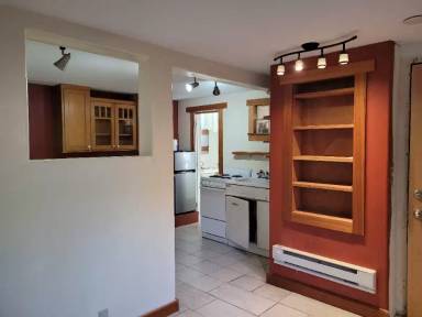 Main picture of 825 Woodford St