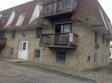 Main picture of 690 Admiral St