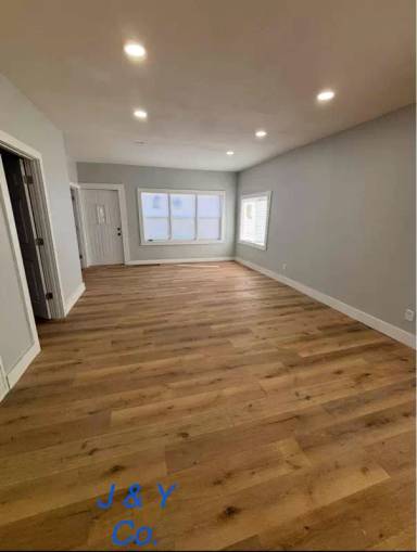 Main picture of 3880 Madison St