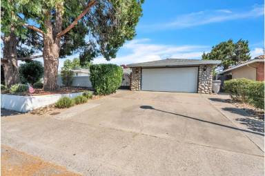Main picture of 8657 Fallbrook Way