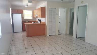 Main picture of 800 NE 14th St