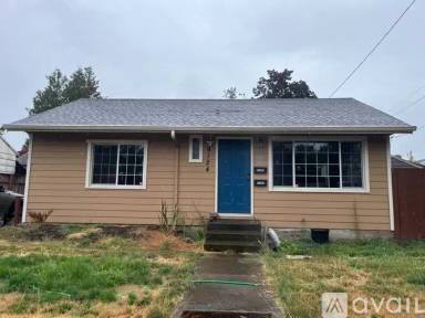 Main picture of 9124 NE Glisan St