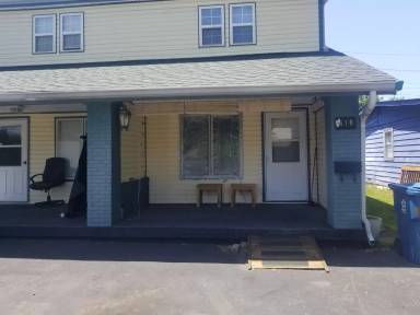 Main picture of 610 N Lyons Ave