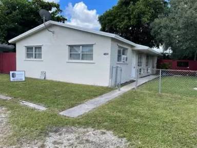 Main picture of 4851 SW 28th Ter