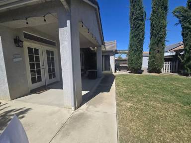 Main picture of 1576 Castle Way