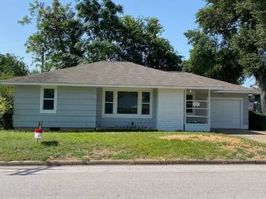 Main picture of 504 E Tom Green St