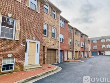 Main picture of 940 S Rolfe St