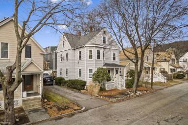 Main picture of 17 Lowell Street Pl