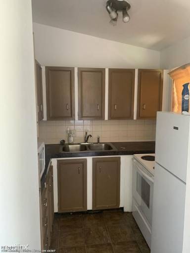Main picture of 1180 Manning Ave