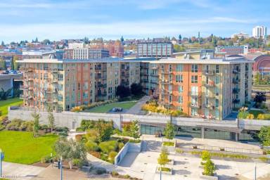 Main picture of The Henry Apartments