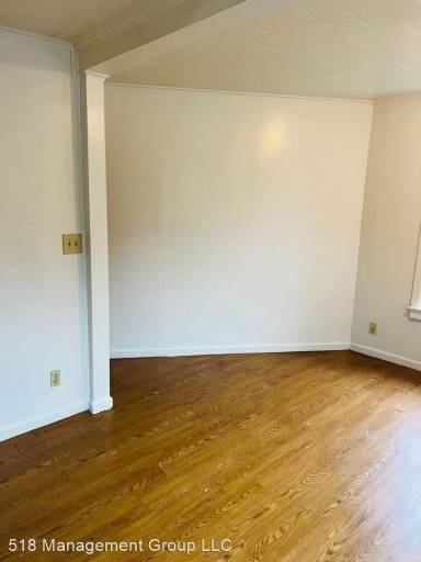 Main picture of 1311 Lower Broadway