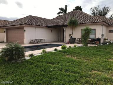 Main picture of 1001 E Balboa Ave