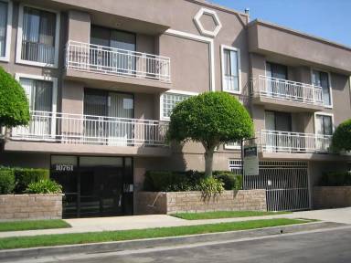 Main picture of 10761 Blix St