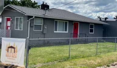 Main picture of 132 NW Rose St