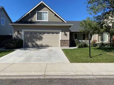 Main picture of 1029 N Wolfsburg Ave