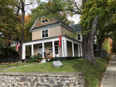 Main picture of 223 E Foster Ave