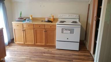 Main picture of 214 1/2 Doxtader St