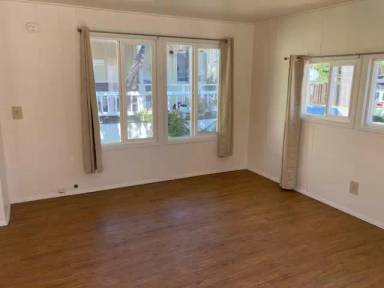 Main picture of 439 Pig Aly